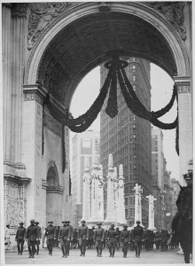 441px-Colonel_Donovan_and_staff_of_165th_Infantry,_passing_under_the_Victory_Arch,_New_York_City.,_1919_-_NARA_-_533479