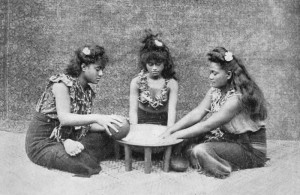 800px-3_Samoan_girls_making_ava_1909