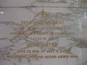 800px-Fred_MacMurray_and_June_Haver's_grave