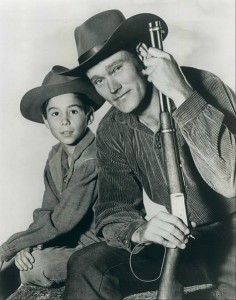 473px-Chuck_Connors_Johnny_Crawford_The_Rifleman_1960