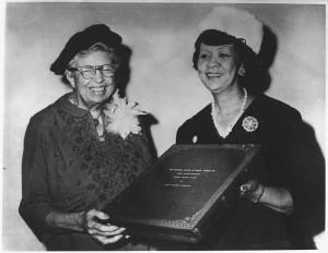800px-Eleanor_Roosevelt_receiving_the_Mary_McLeod_Bethune_Human_Rights_Award_from_Dorothy_Height,_president_of_the_National..._-_NARA_-_196283