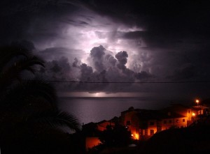 800px-Thunder_lightning_Garajau_Madeira_289985700