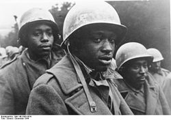 250px-Bundesarchiv_Bild_146-2005-0076,_Ardennenoffensive,_US-Gefangene