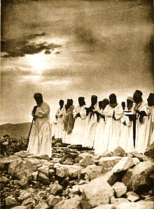 220px-Samaritan_Passover_prayer_1920