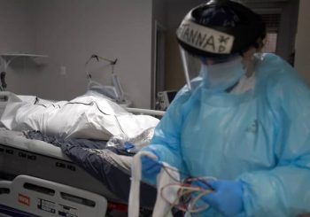 U.S. Surpasses 500,000 Covid Deaths After Yearlong Battle With Pandemic by  Nate Rattner and Will Feuer