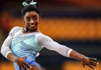 Simone Biles does it again